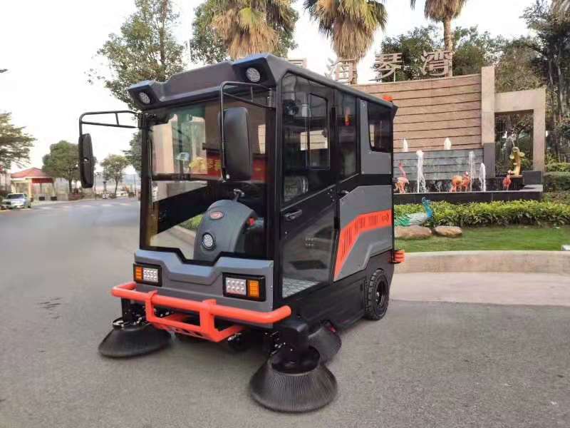 室外掃地機使用中有哪些注意事項？